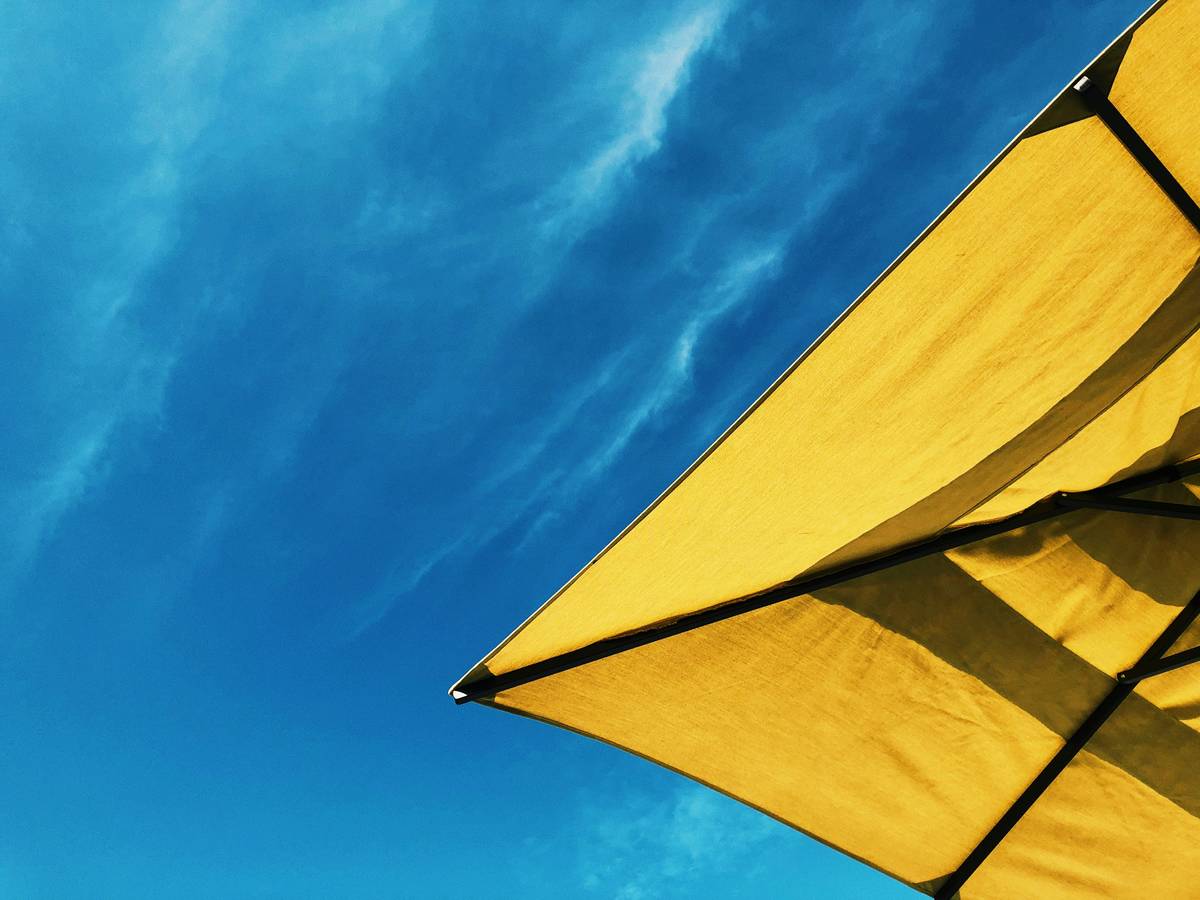 umbrella small sun windproof beach setup with sand anchor and vented canopy